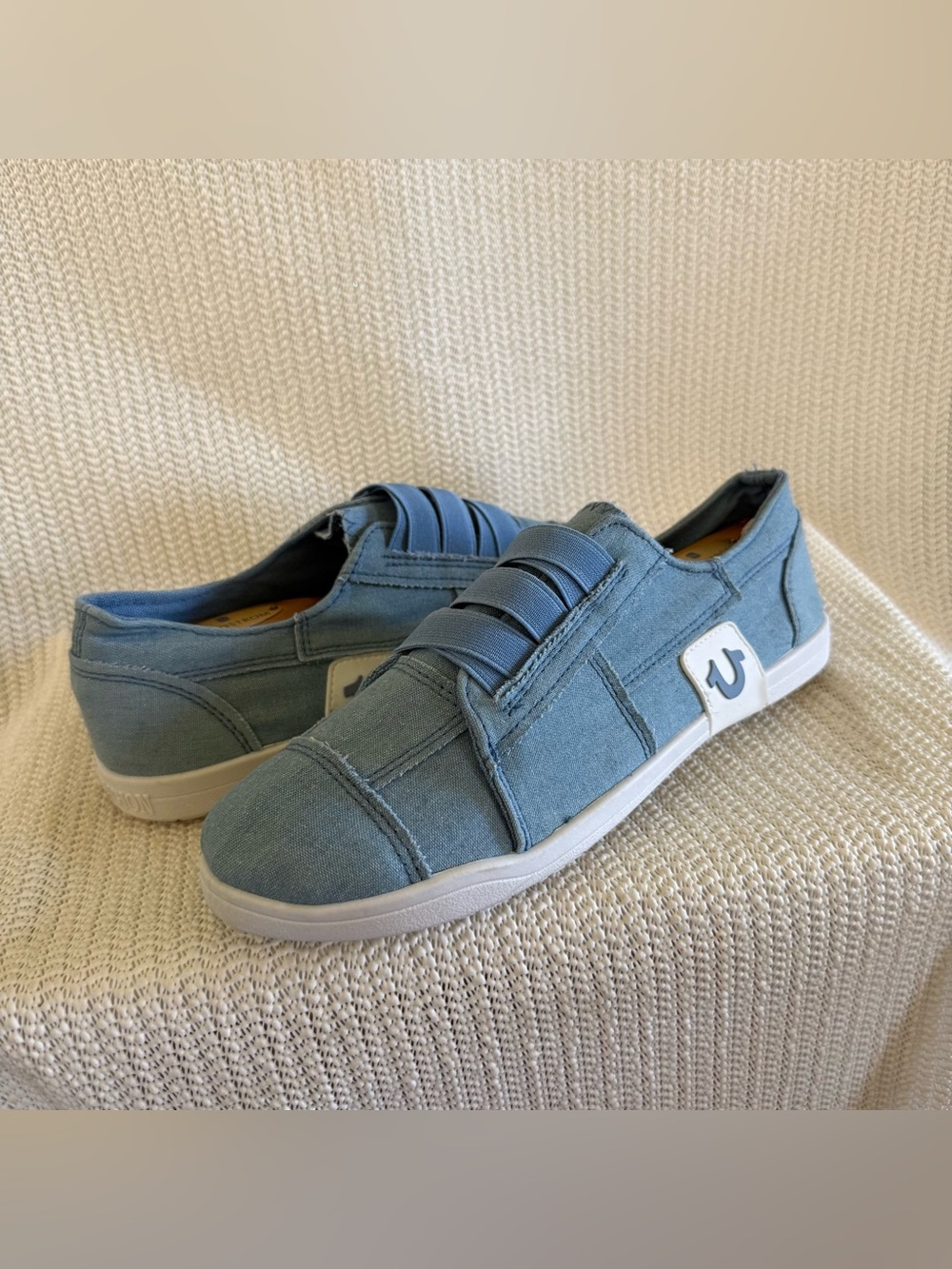 True Religion Jana Women’s Size 7.5 Blue Canvas Elastic Strap Sneakers